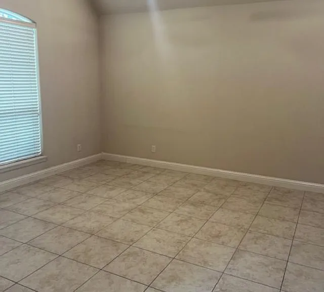 1001 Terra Pl — Photo 2