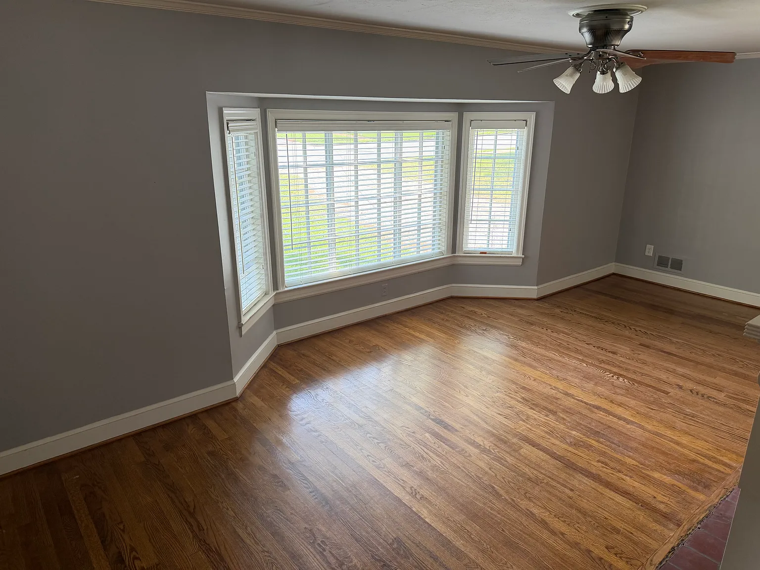 3 bed, 1.5 bath, 1284 sqft, $2,100 — Photo 1