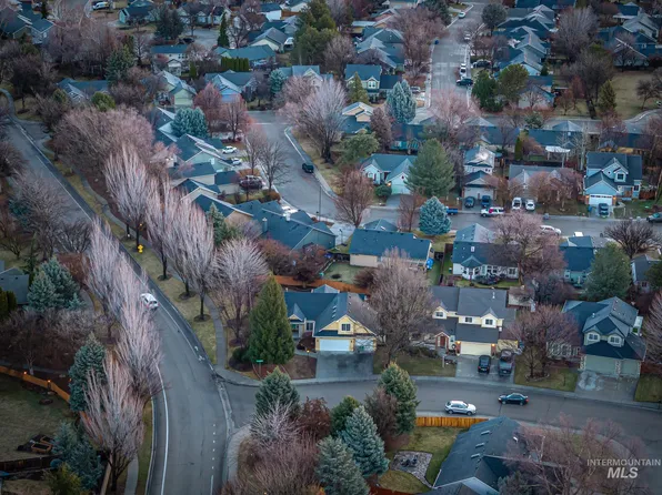 5698 N McCarthy Ave, Boise, ID 83713