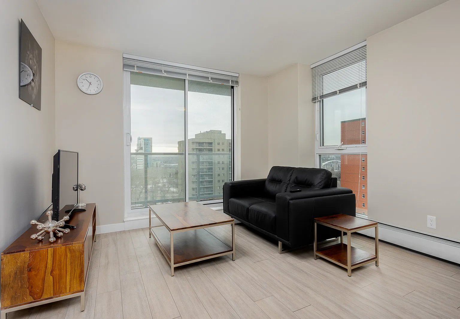 Modern Apartment in Edmonton | Utilities Included — Photo 2