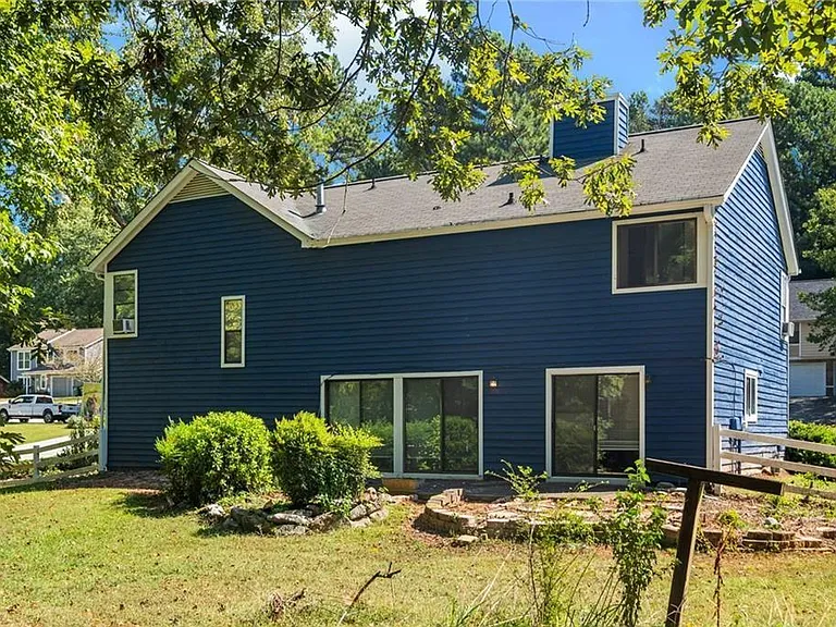 990 Chapman Ln — Photo 15