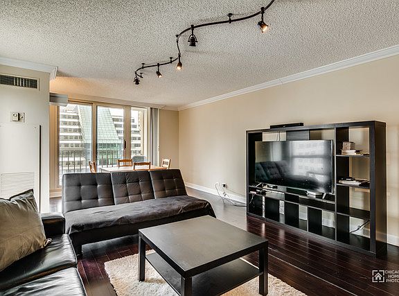 4th image of 200 N Dearborn St Unit 2902