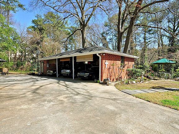 Detached 3 car garage
