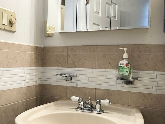 5th image of 426 E 83rd St APT 5D