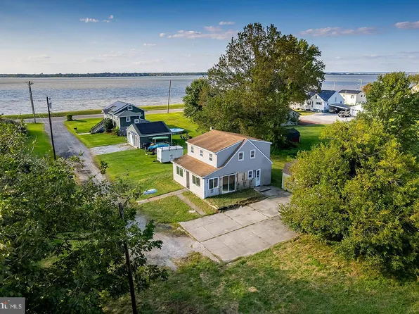 2 River Pl, Pennsville, NJ 08070
