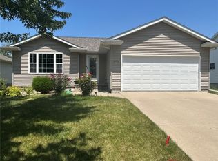 1104 Capri Dr NE, Cedar Rapids, IA 52402