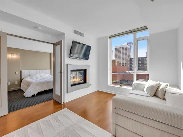888 S 4th Ave SW #1708, Calgary, AB T2P 0V2
