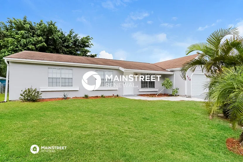 426 SW Eastport Cir — Photo 3