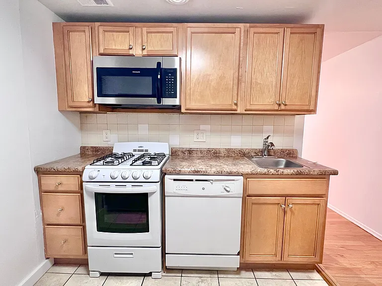 931 Spruce St #B — Photo 5