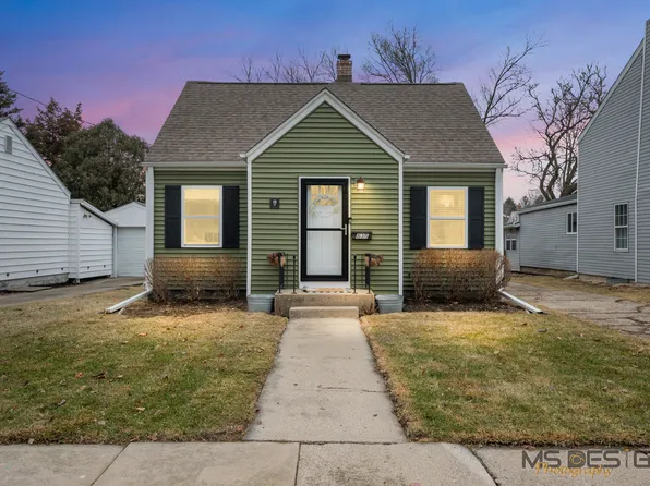 835 Albert Ave, Sycamore, IL 60178