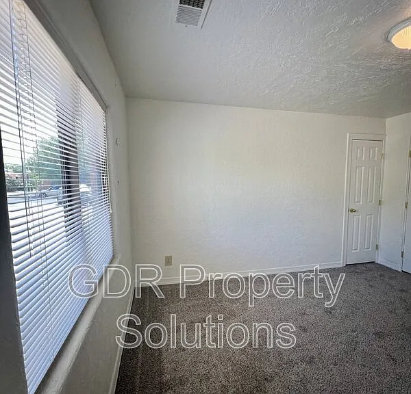 3529 Ross Ave SE — Photo 39