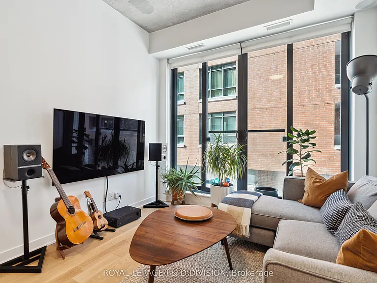 8 Dovercourt Rd #207 — Photo 4