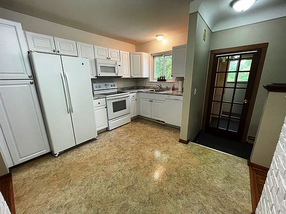 3rd image of 565 Hillcliff Dr