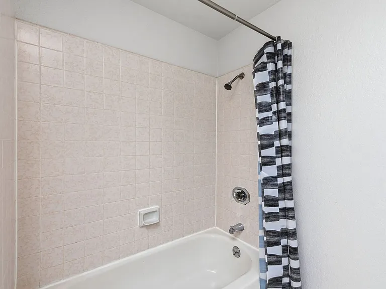 1387 Xavier Ave — Photo 28