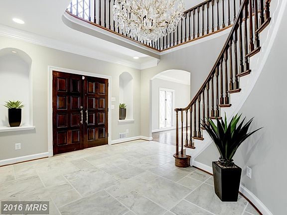 2nd image of 8625 Chateau Dr