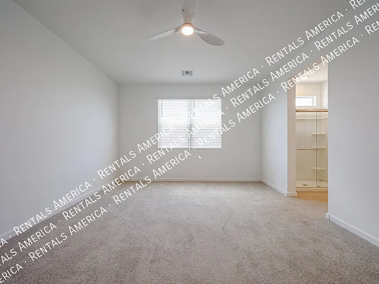 3380 N Camden Dr — Photo 4