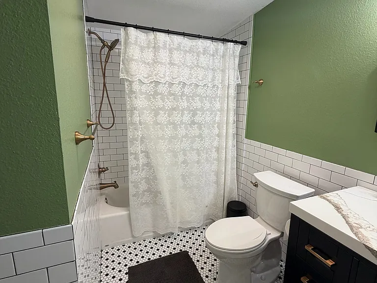 1010 Elmwood St — Photo 12