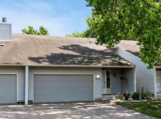 954 Carmel Ct, Shoreview, MN 55126