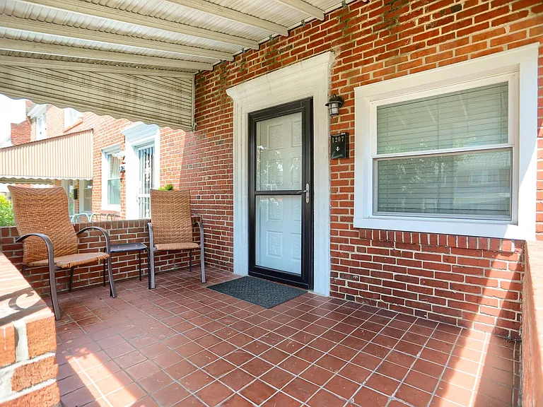 1207 Anglesea St — Photo 28