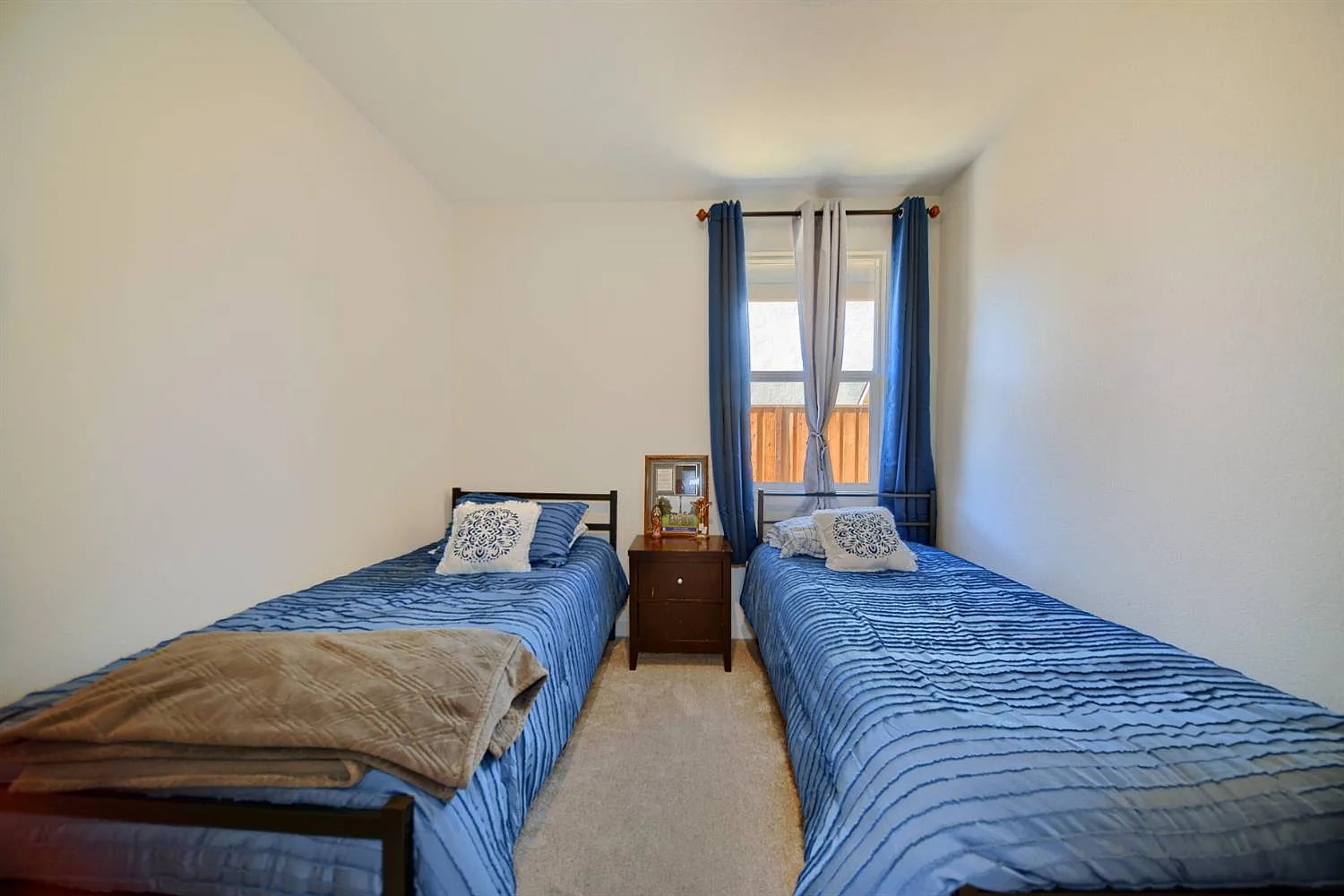 4 bed, 2.5 bath, 1868 sqft, $3,200 — Photo 4