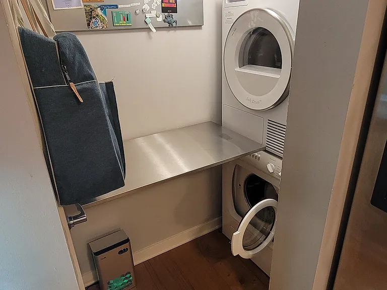 Euro washer dryer & utility table