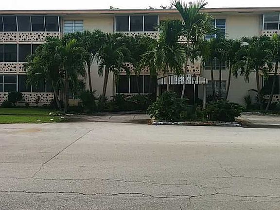 3rd image of 1600 NE 114th St APT 102
