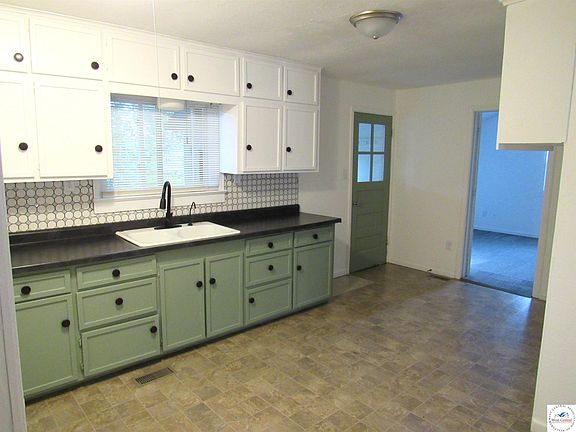 5th image of 410 E Main St
