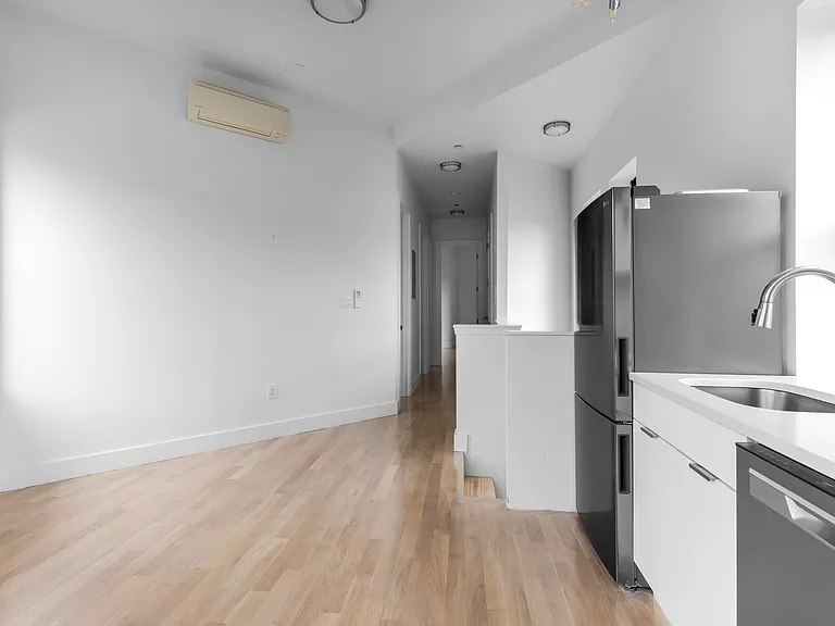 5653 Myrtle Ave #3F — Photo 3