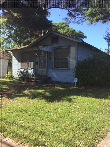 2nd image of 717 Avenue E