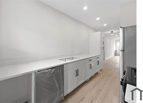 4th image of 3043 W Rosemont Ave #2