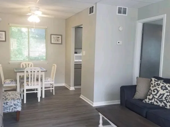 136 Cambridge Ave W APT 14, Greenwood, SC 29646