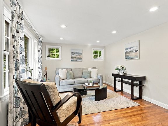 5th image of 76 Curtis St