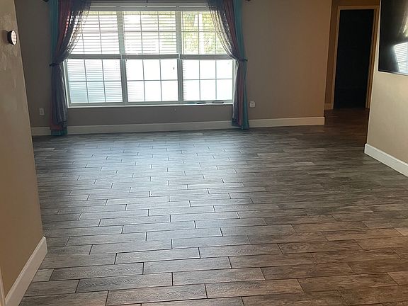 3rd image of 1404 Lime Dr