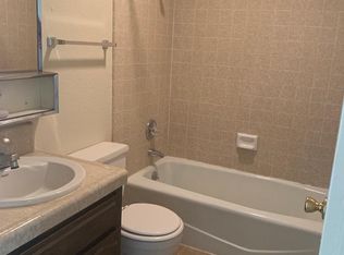 20027 Carlisle Rd APT B, Apple Valley, CA 92307