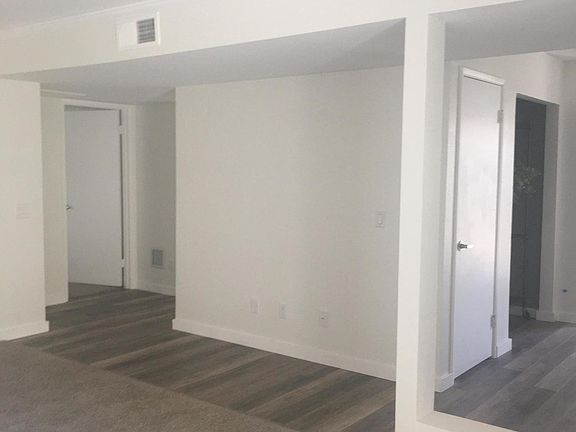 5th image of 850 S River Dr Unit 1011