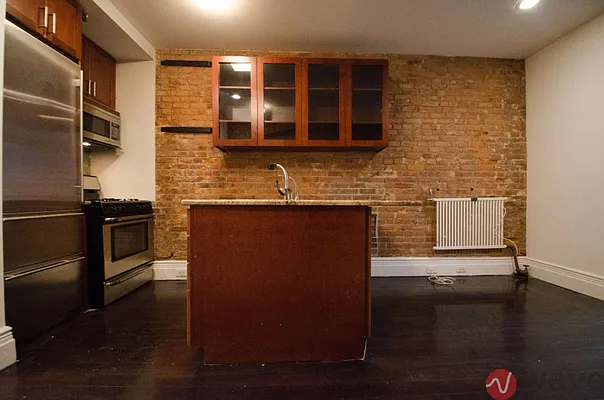 Rented by Wave Real Estate Group | media 10