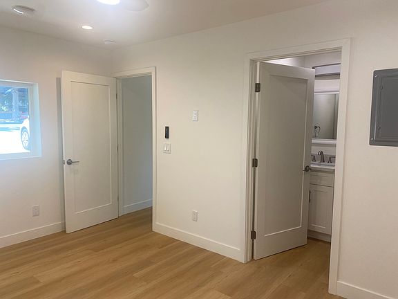 5th image of 1534 S Shenandoah St #10