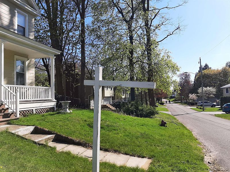 5th image of 194 WILLOW CREEK Avenue