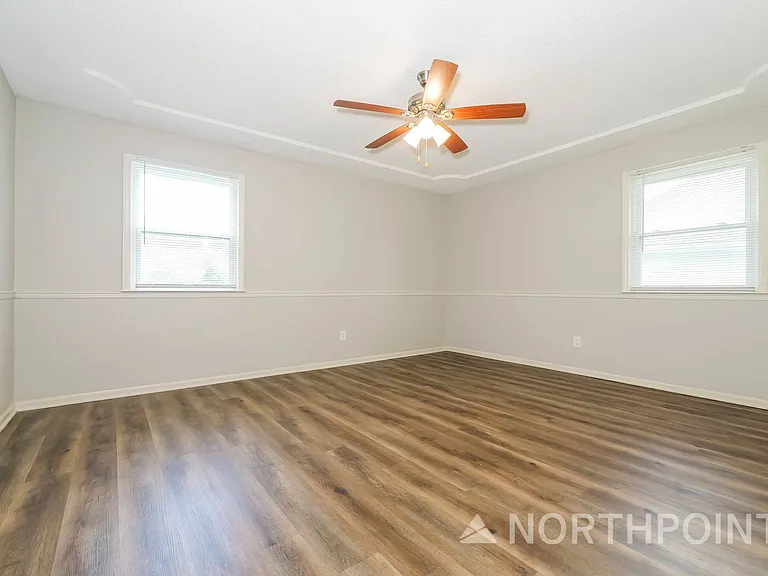 304 Johnston Dr — Photo 8