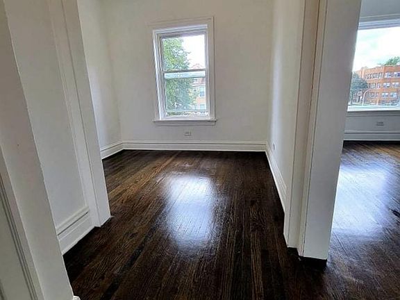 4th image of 5846 W Superior St #2