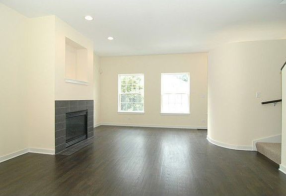 2nd image of 1133 E 83rd St Unit 227
