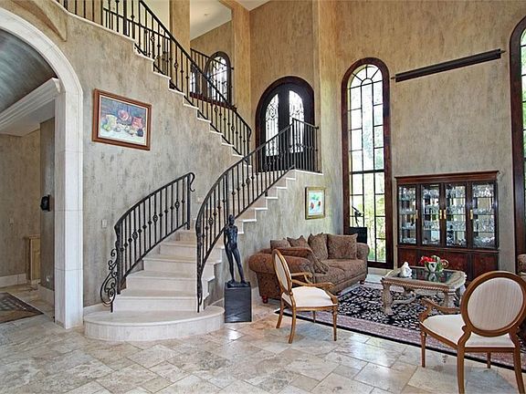 5th image of 208 Green Cove Dr