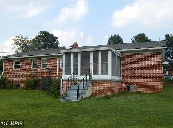 4th image of 111 Hillside Dr