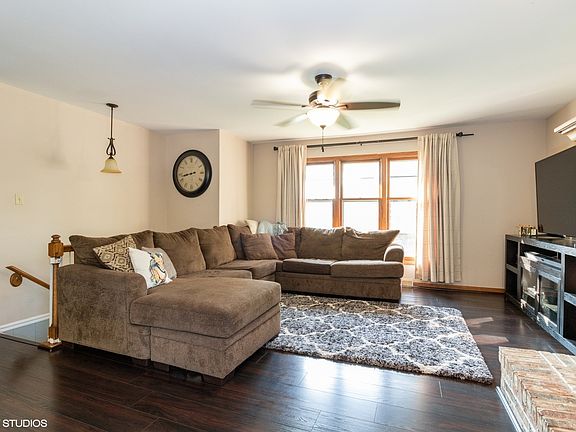 2nd image of 2825 Dorset Ln