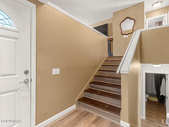 3rd image of 17554 Meadow Creek Dr