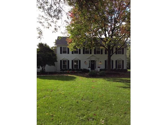 1566 Clover Dr photo 1