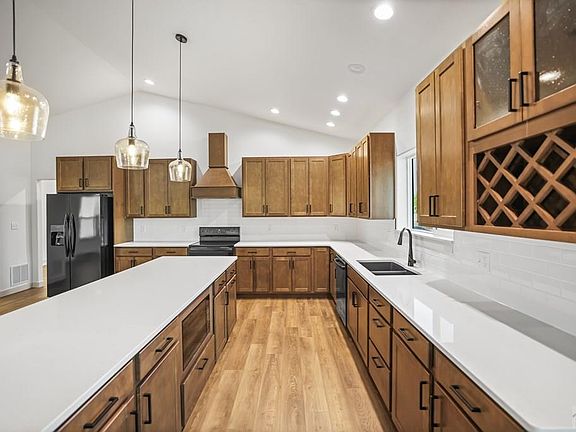 4th image of 1415 W Caida Del Sol Dr