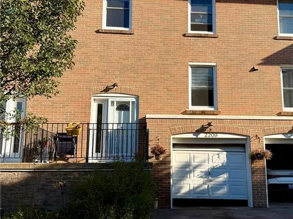 2209 Mountain Grove Ave #14, Burlington, ON L7P 2H8
