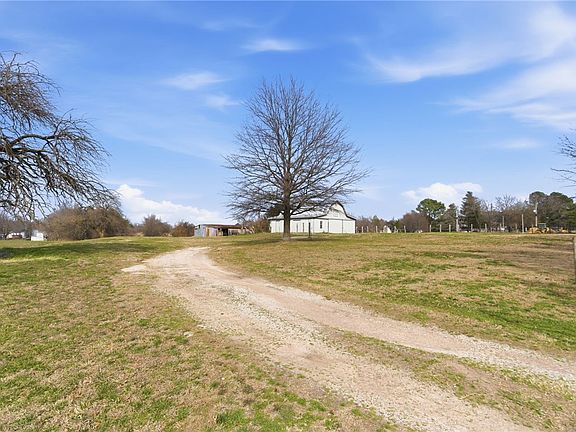 3rd image of 618 Elm Springs Rd