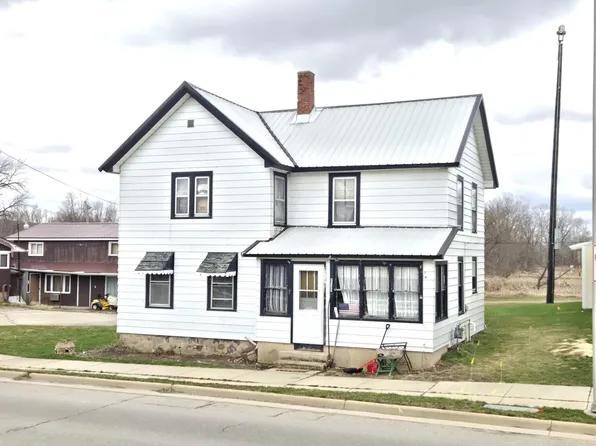 216 S South St, Dalton, WI 53939